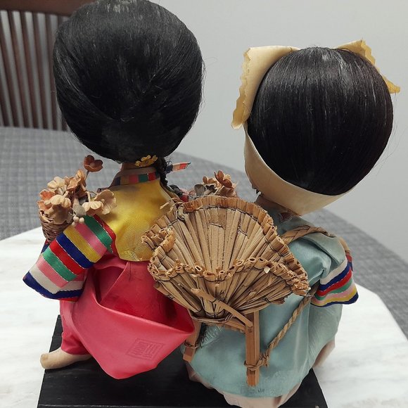 Vintage 1970's Pair of Bradley Asian Dolls on Lacquered Platform - Picture 9 of 11